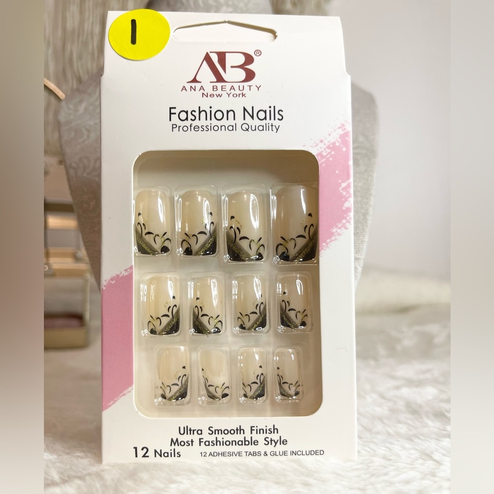 $4 Nail Set Olive & Black Decor